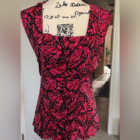 Style & Co. Red/ Black sleeveless top- perfect for under a blazer or wear alone - Picture 1 of 9
